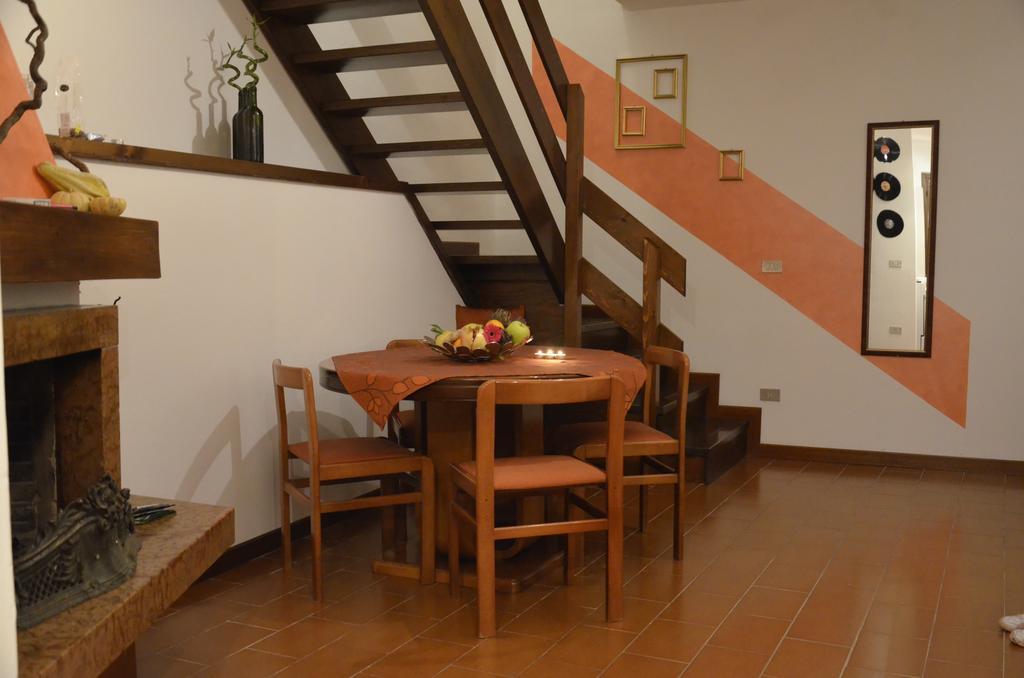 Residence Mezzosole Riva del Garda Szoba fotó