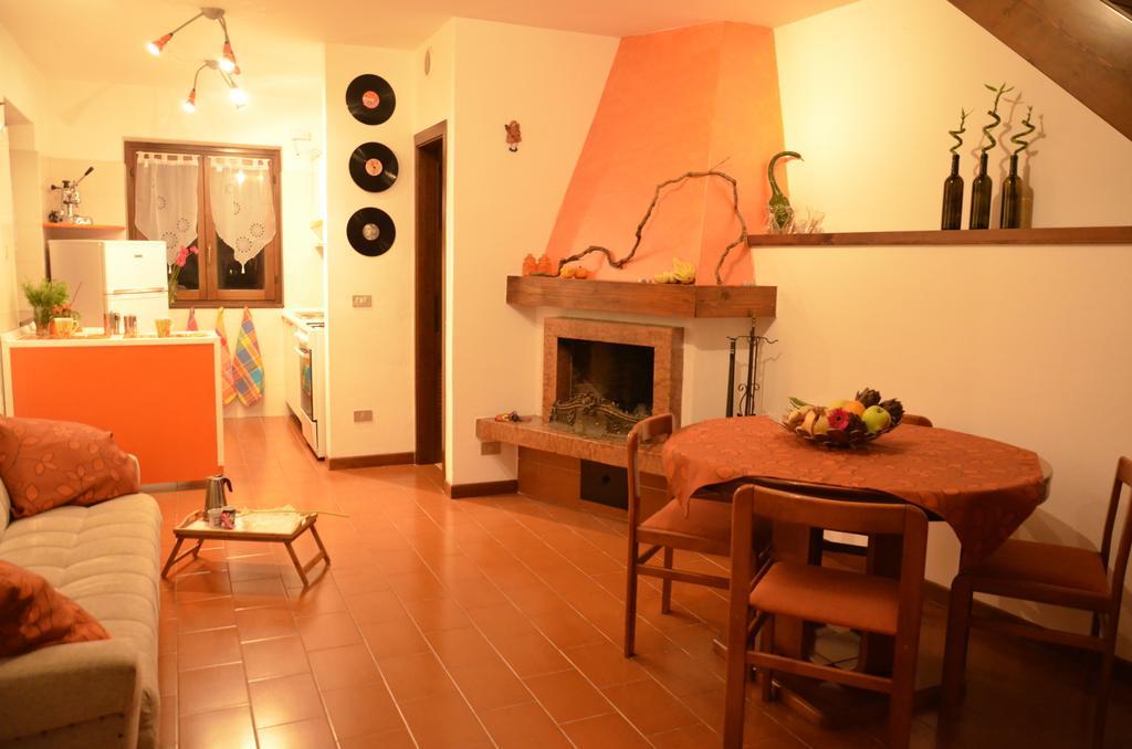 Residence Mezzosole Riva del Garda Szoba fotó